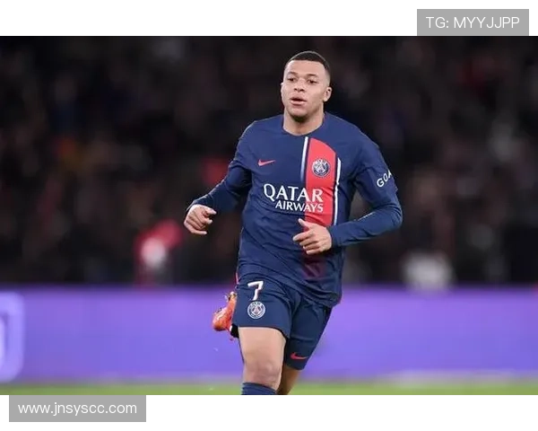 姆巴佩夏季转会传闻再度升温，吸引足球界广泛关注与讨论