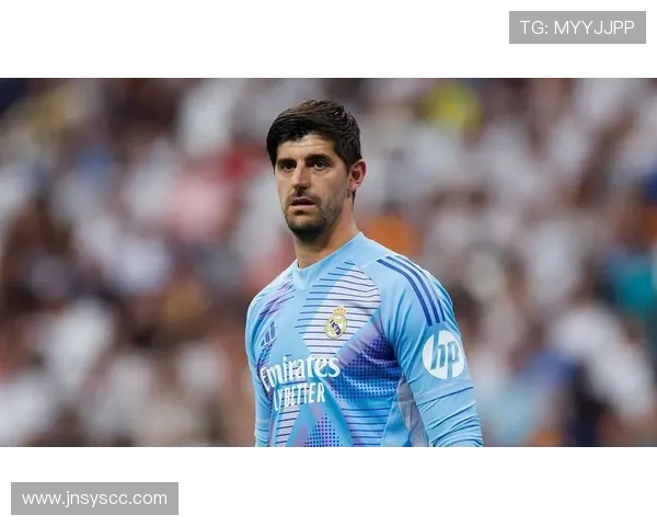 库尔图瓦在皇马更衣室的关键作用与球队团结状态分析