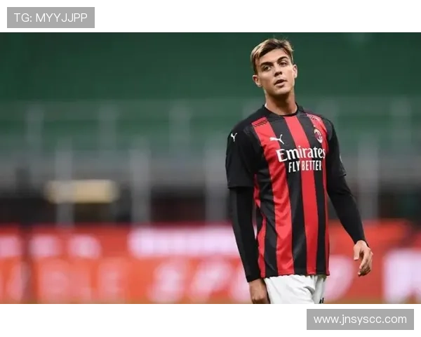 马尔蒂尼表现稳健，成为现代边后卫的完美典范与众人关注的焦点